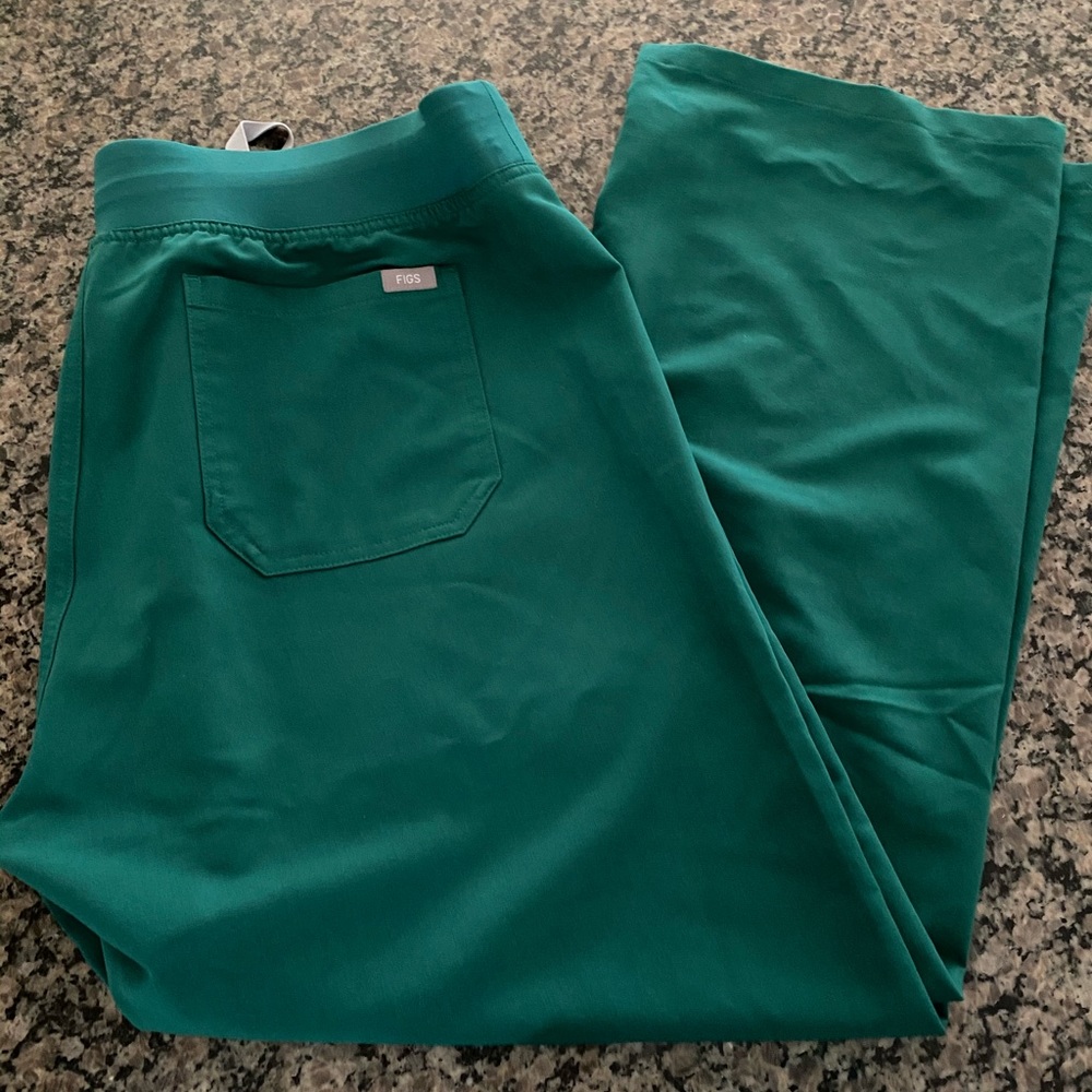 Figs scrubs Hunter Green Livingston LP